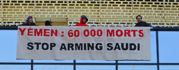 banner aan hoofdzetel CMI Defence